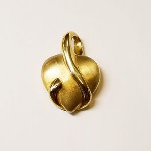 18kt yellow gold heart